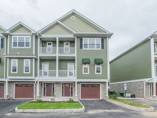 21 Chaz Way, Fairfield, NJ 07004