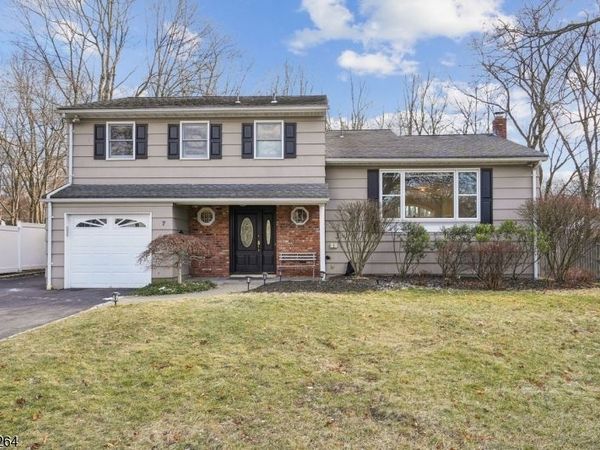 7 Mansfield Ct, Livingston, NJ 07039