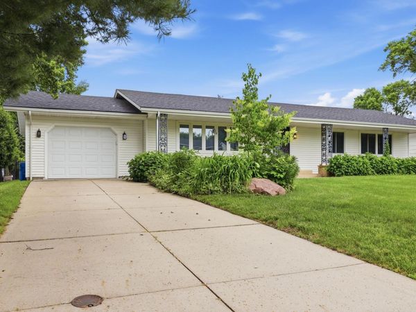 613 Monroe Street S, Shakopee, MN 55379