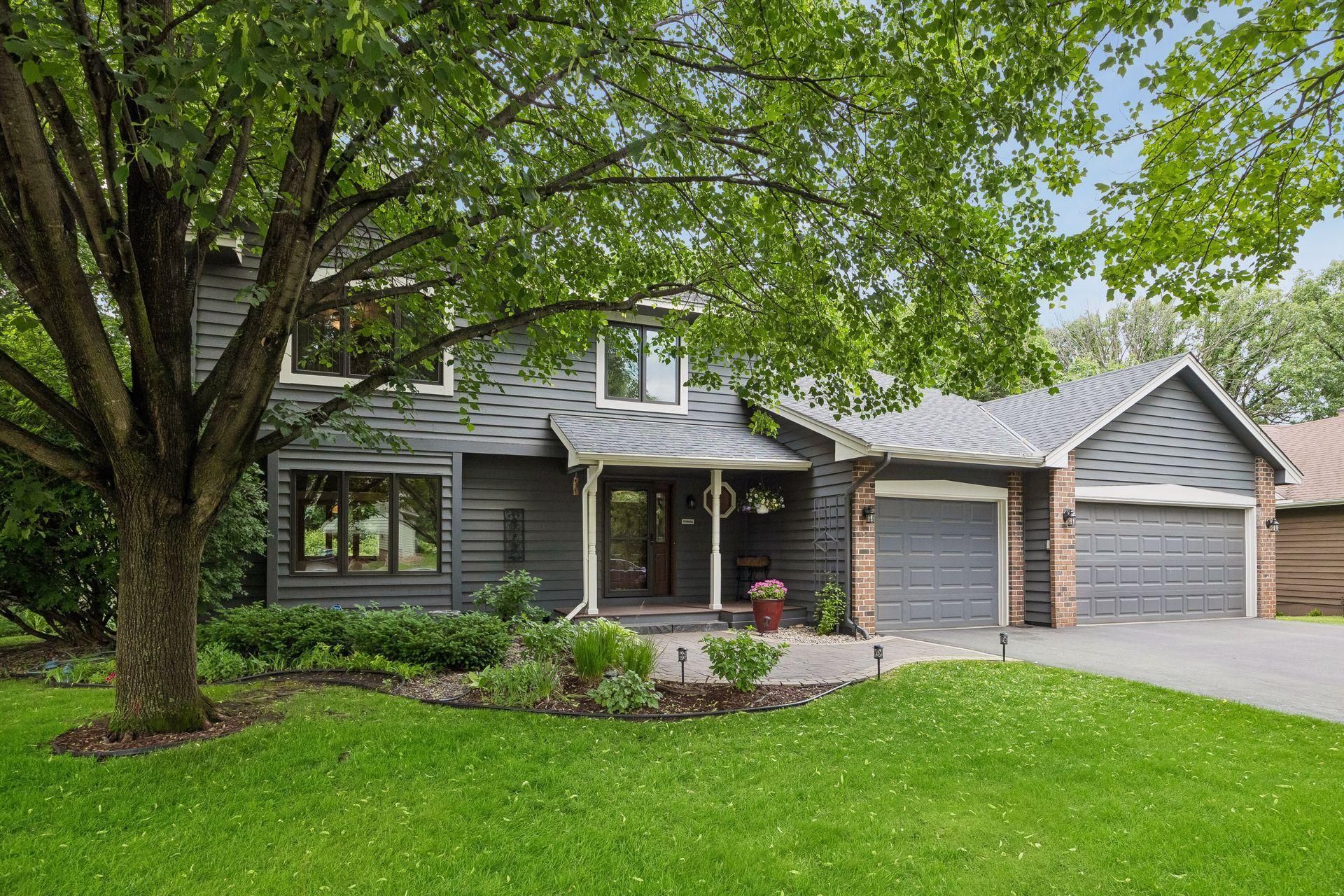 8290 W Lake Court, Chanhassen, MN 55317