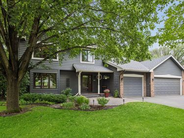 8290 W Lake Court, Chanhassen, MN 55317