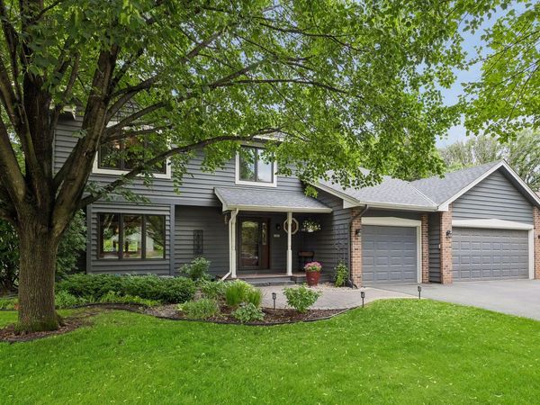 8290 W Lake Court, Chanhassen, MN 55317