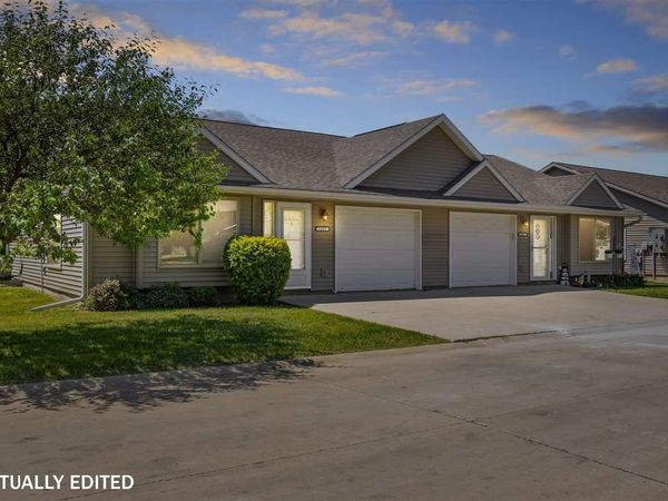 1495 Jaylen Ln, North Liberty, IA 52317