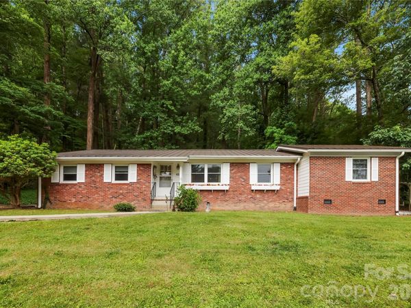 421 Comet Drive, Hendersonville, NC 28791