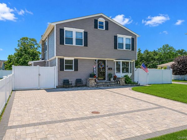 135 Texas Street , Lindenhurst, NY 11757