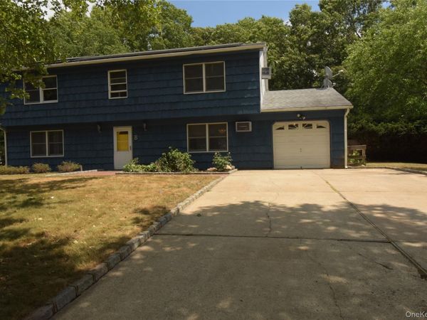 8 Long Meadow Place, Centereach, NY 11720