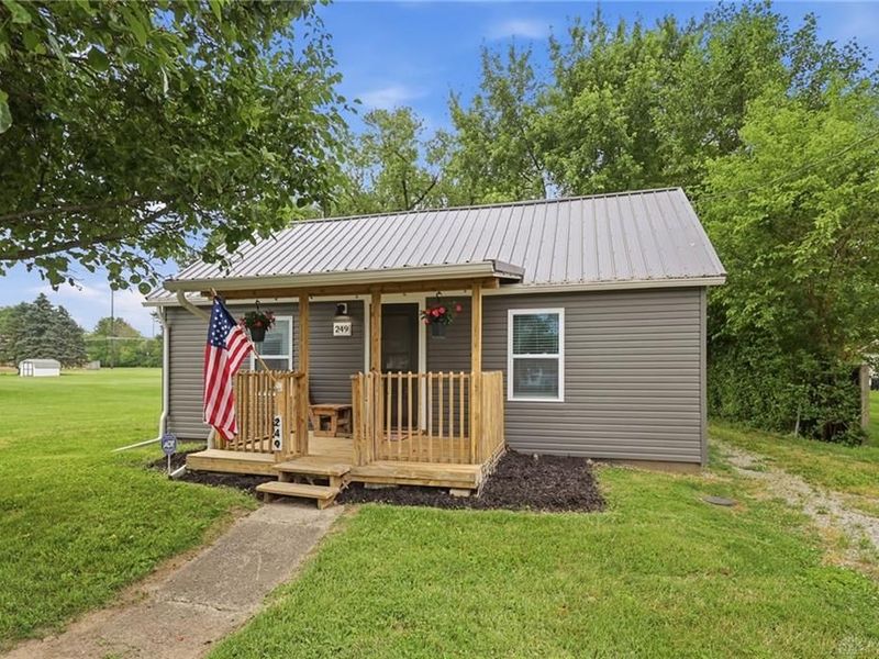 249 W Mound Street, South Charleston, OH 45368 Photo 2