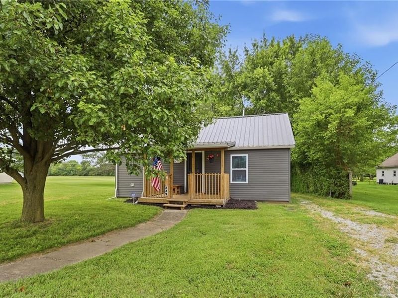 249 W Mound Street, South Charleston, OH 45368 Photo 3