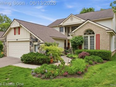 6011 Simsbury Court, West Bloomfield Twp, MI 48322