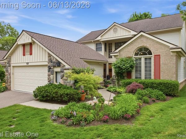 6011 Simsbury Court, West Bloomfield Twp, MI 48322
