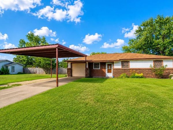 204 N Texas Street , Whitney, TX 76692