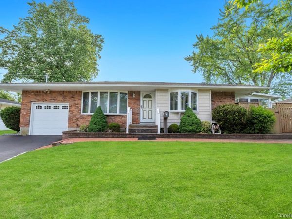 13 Fruitwood Lane , Commack, NY 11725