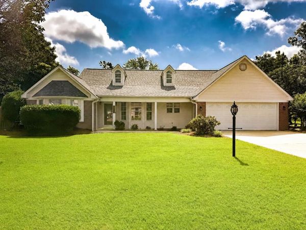 208 Ridgecrest Dr., Booneville, MS 38829