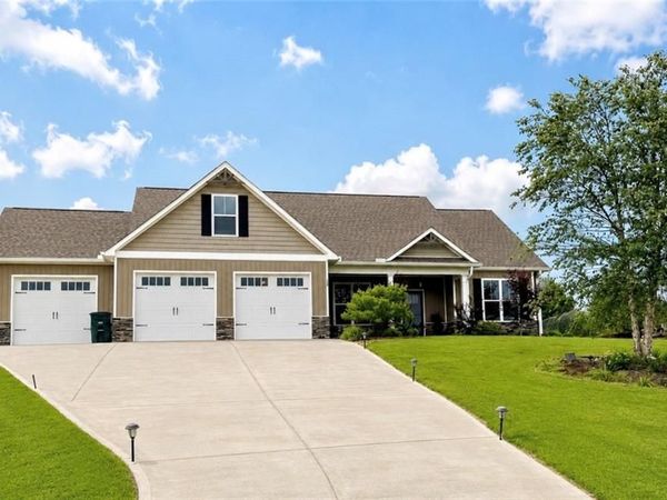 127 Alex Court, Calhoun, GA 30701