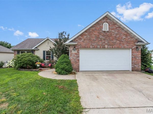 2513 Ridgeway Drive , Jackson, MO 63755