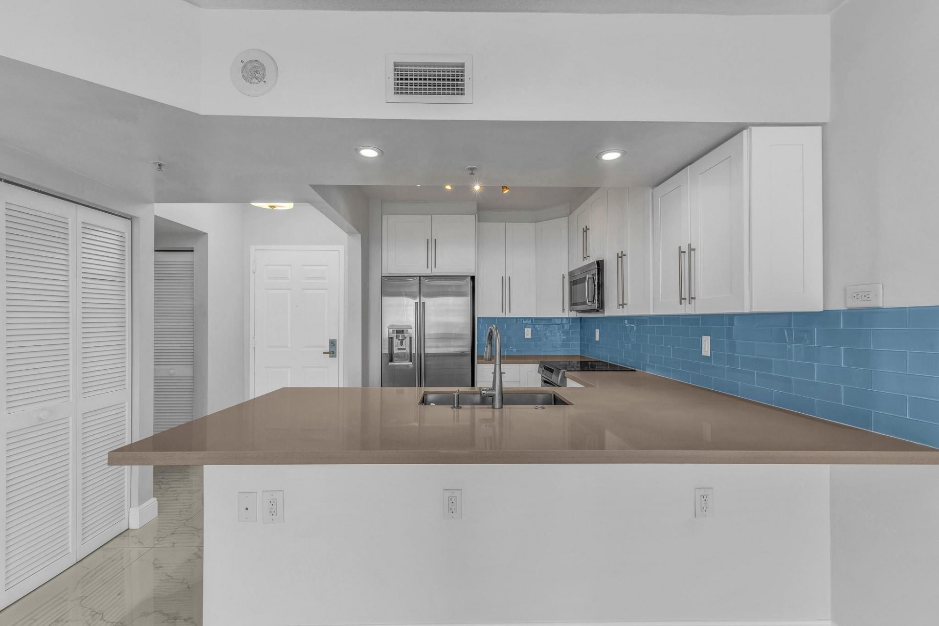 3020 NE 32nd Street, Unit 905, Fort Lauderdale, FL 33306 Photo