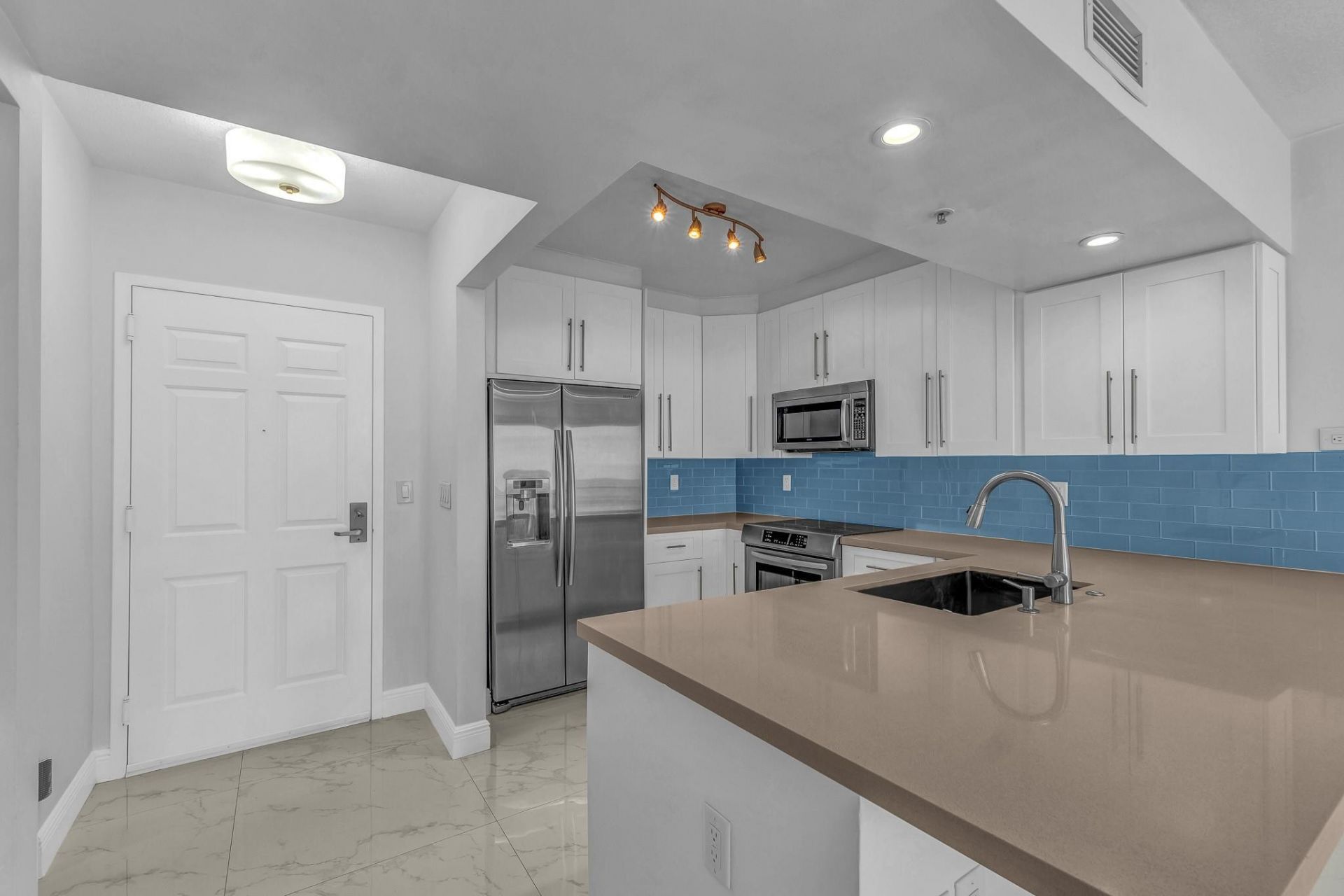 3020 NE 32nd Street, Unit 905, Fort Lauderdale, FL 33306 Photo