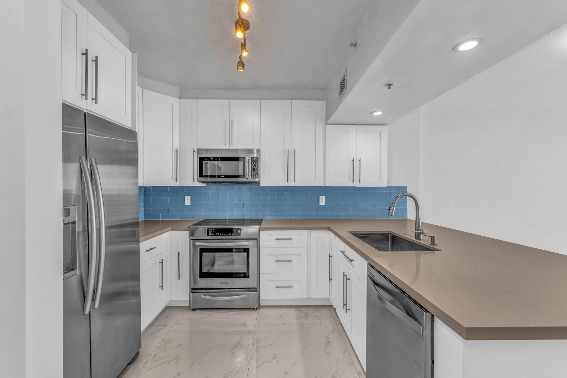 3020 NE 32nd Street, Unit 905, Fort Lauderdale, FL 33306 Photo