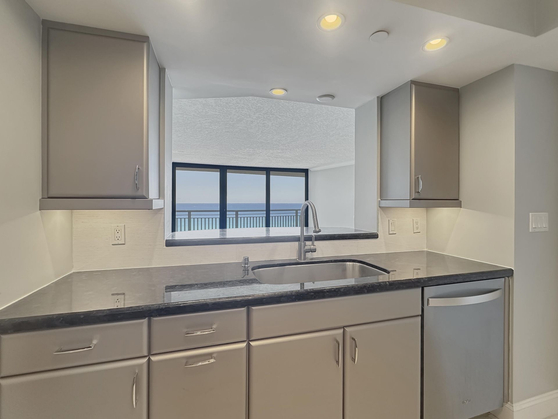 3000 N Ocean Drive, Unit 23 E, Singer Island, FL 33404 Photo