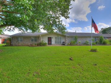 229 N Choctaw Court , Claremore, OK 74017