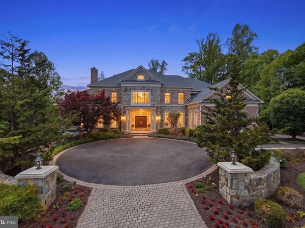 7818 CROWNHURST COURT, MCLEAN, VA 22102