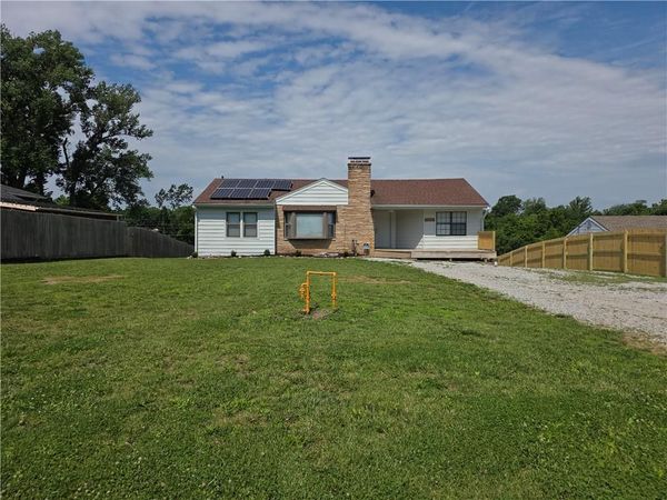 1704 S State Route 291 Highway, Independence, MO 64057