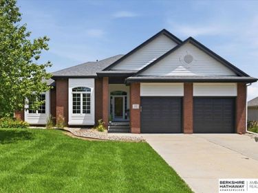 123 Castle Pine Drive, Papillion, NE 68133