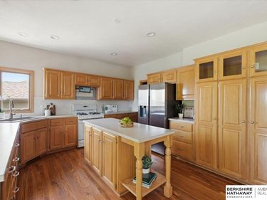123 Castle Pine Drive, Papillion, NE 68133