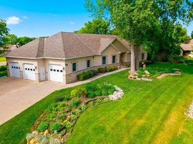 1146 Pleasure Drive W, Litchfield, MN 55355