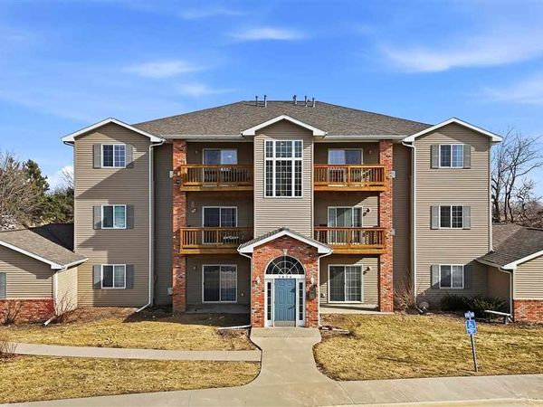 2824 Triple Crown Ln, Unit 9, Iowa City, IA 52240
