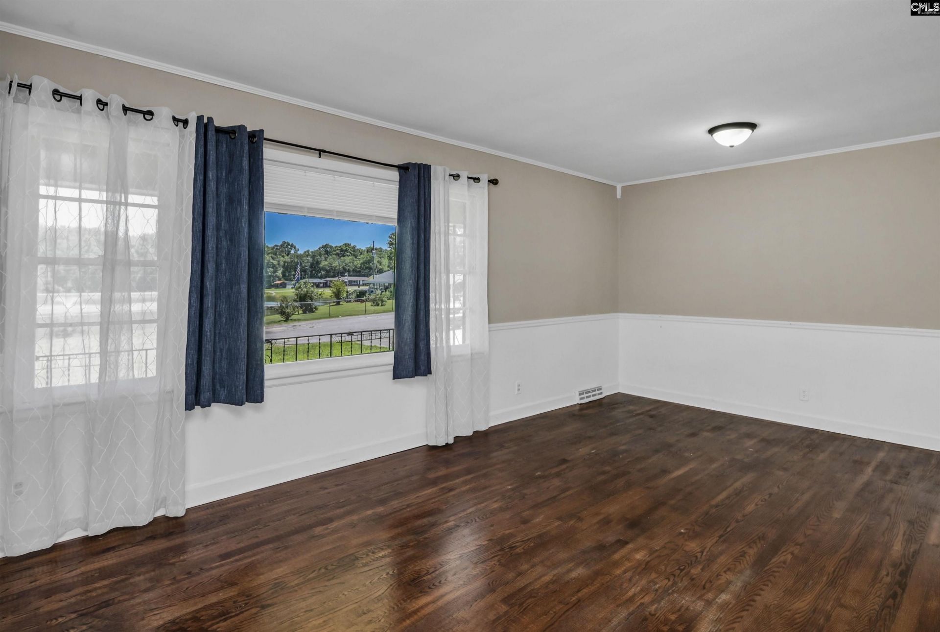 303 Nell Street  Photo 13