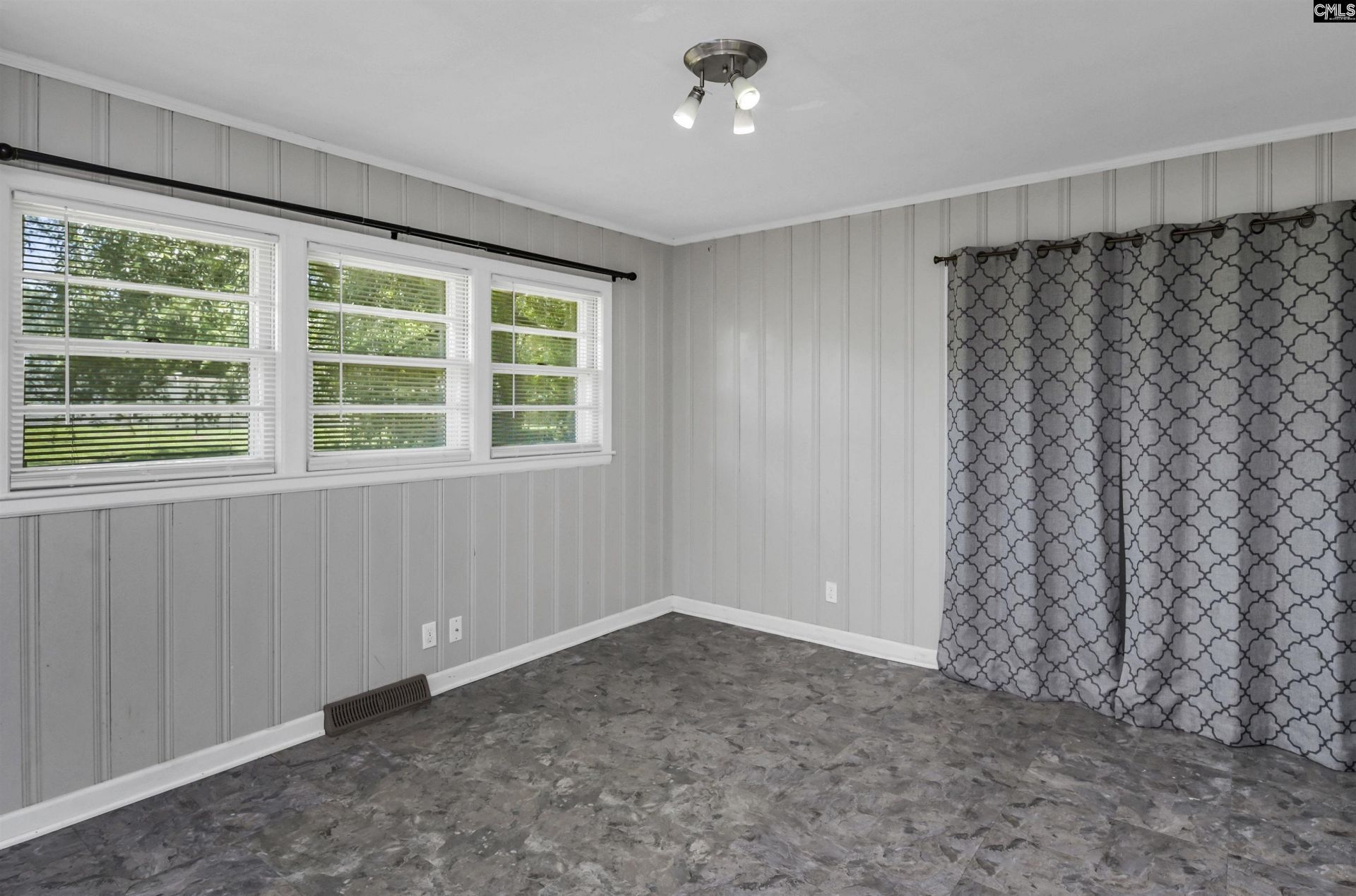 303 Nell Street  Photo 19