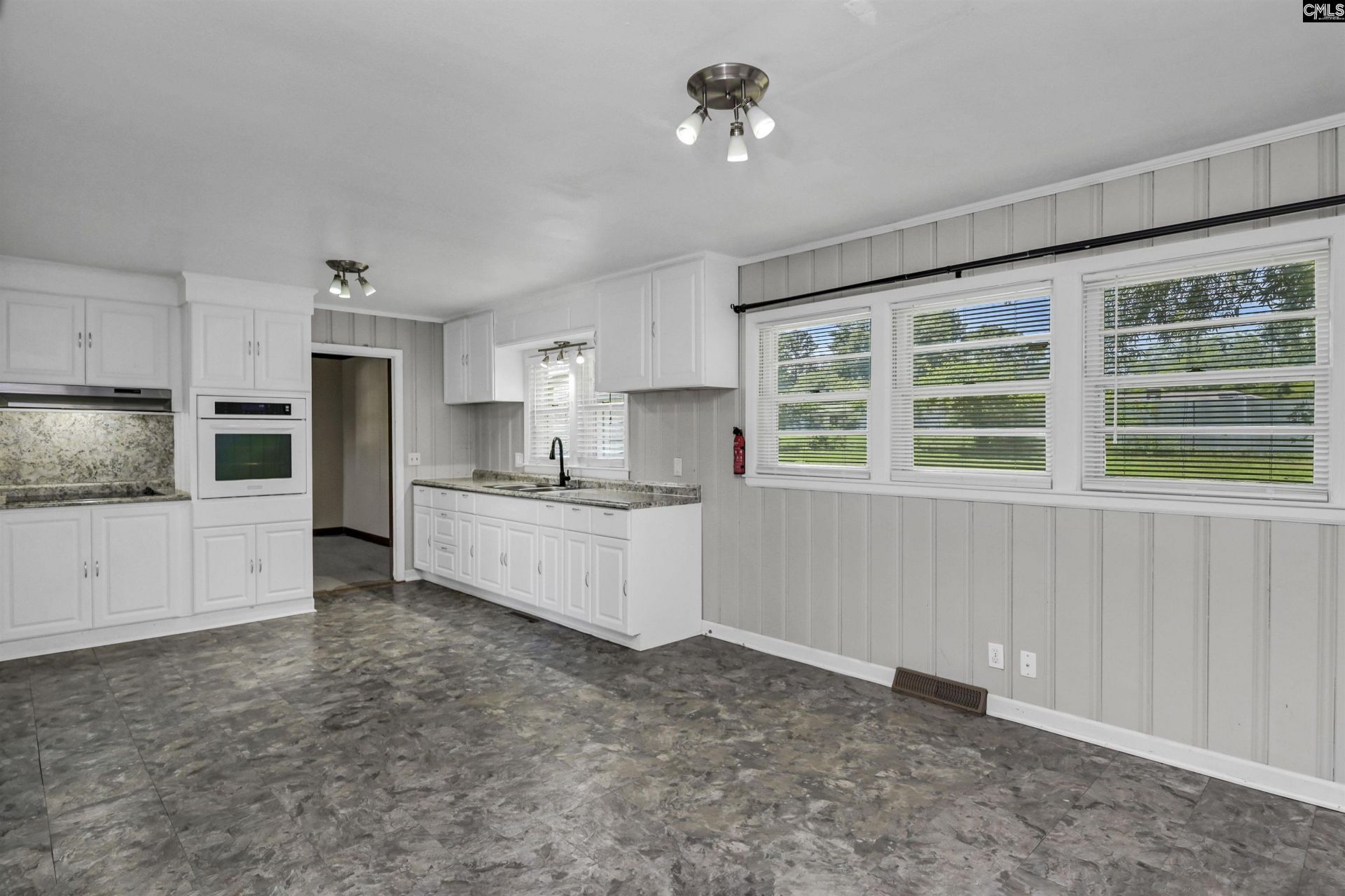 303 Nell Street  Photo 20