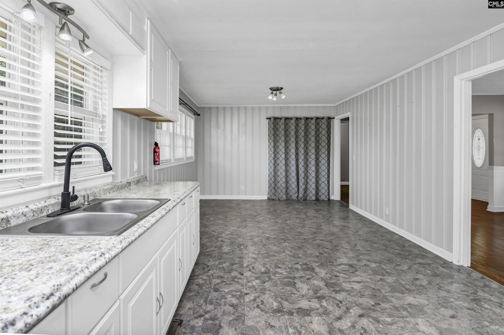 303 Nell Street  Photo 27
