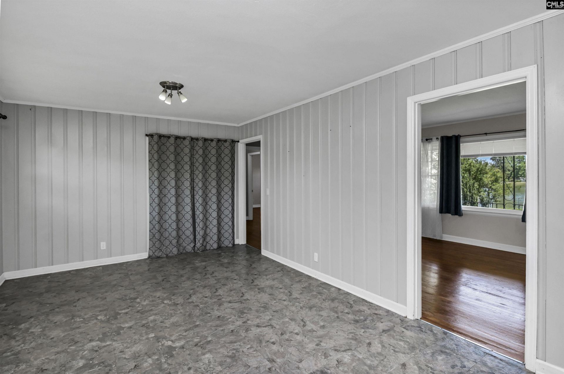 303 Nell Street  Photo 28