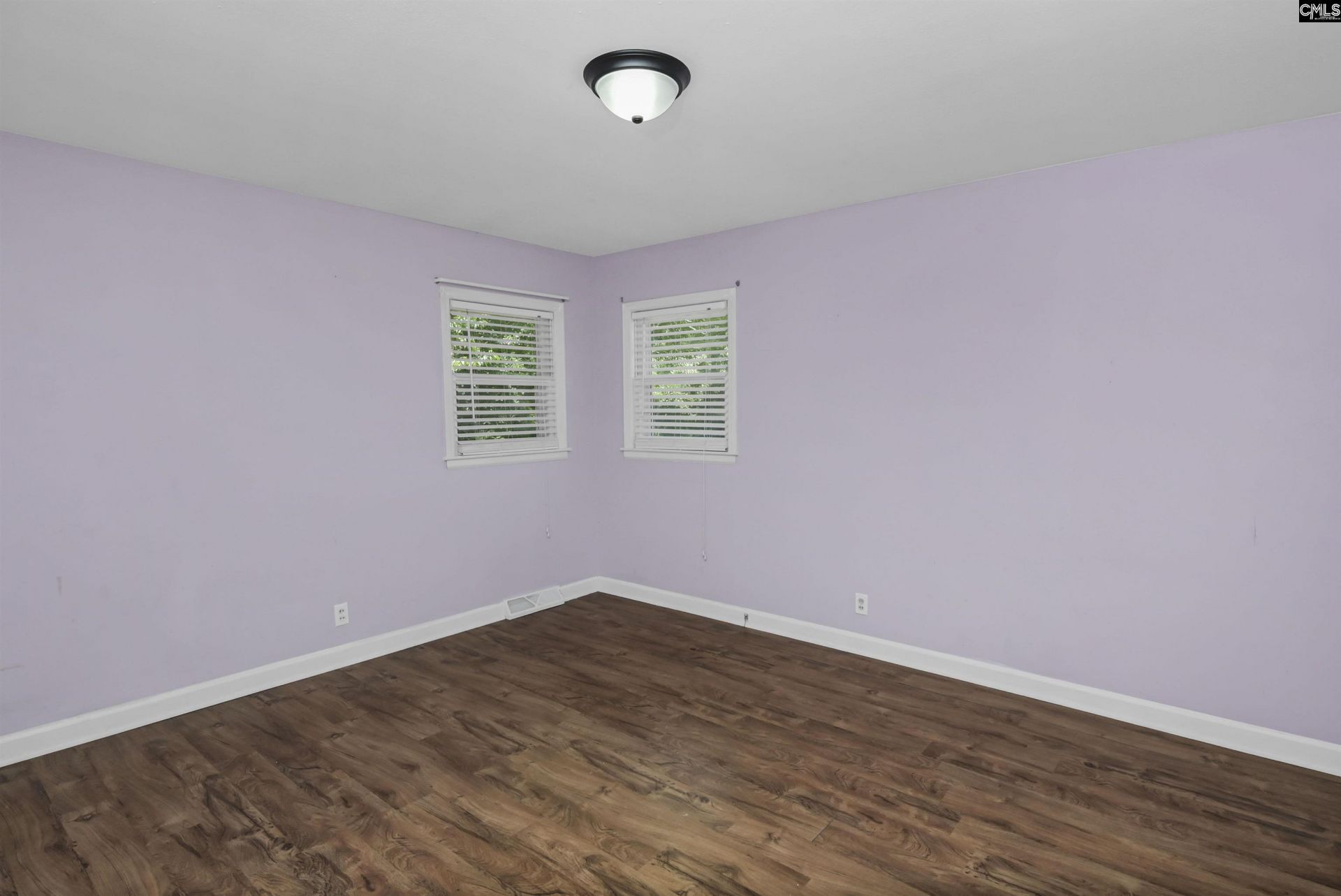 303 Nell Street  Photo 31