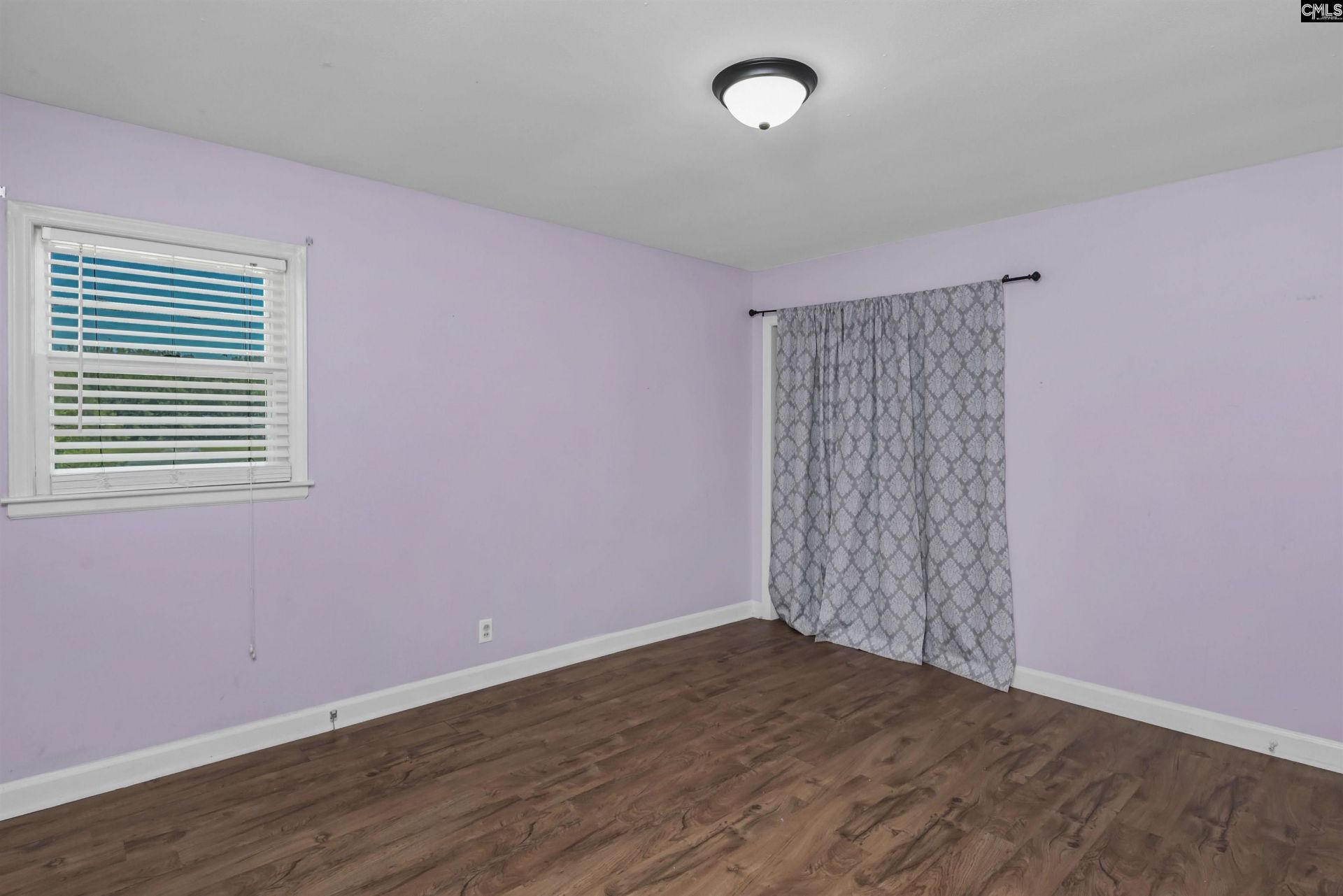 303 Nell Street  Photo 32