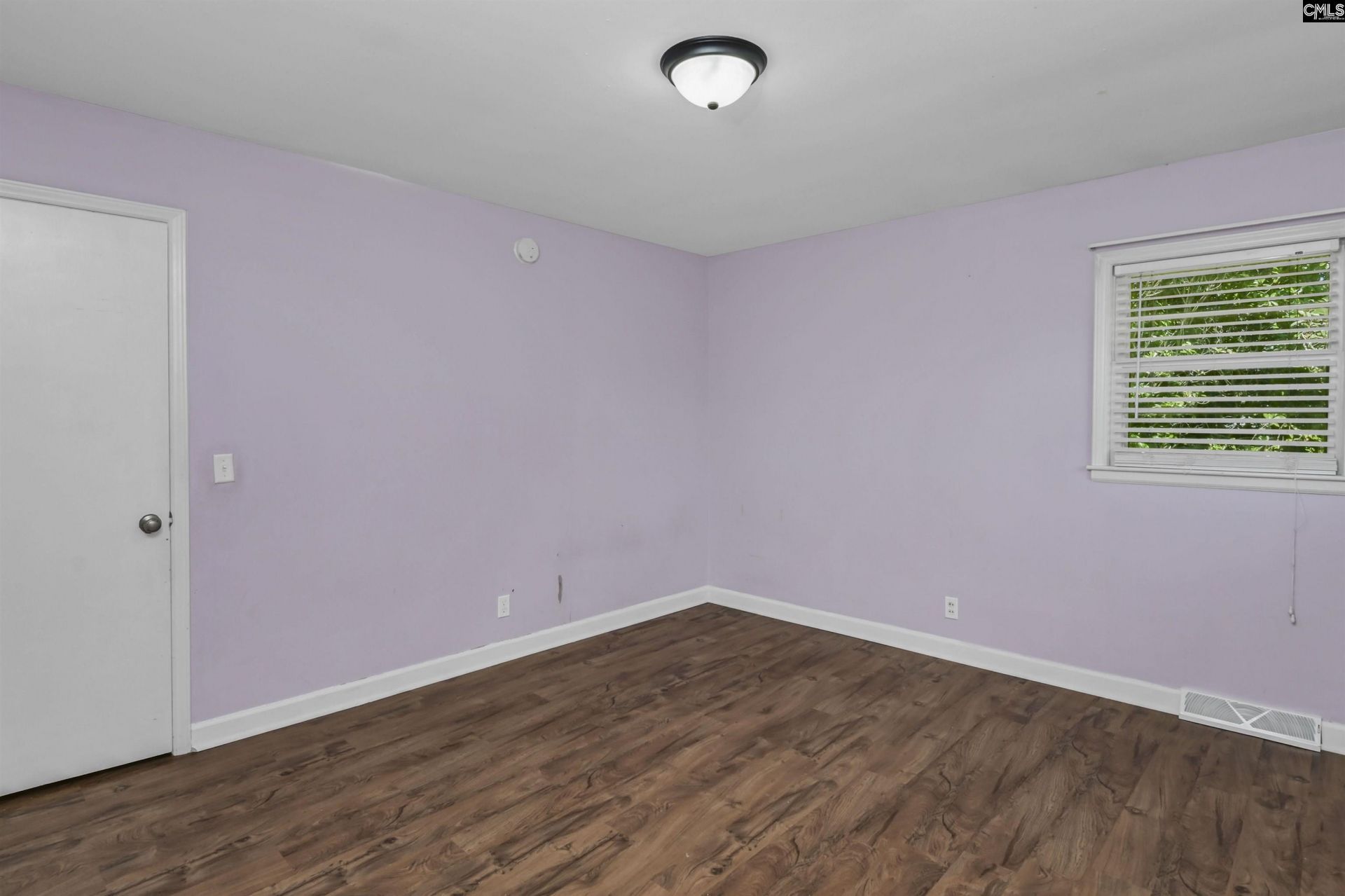 303 Nell Street  Photo 33