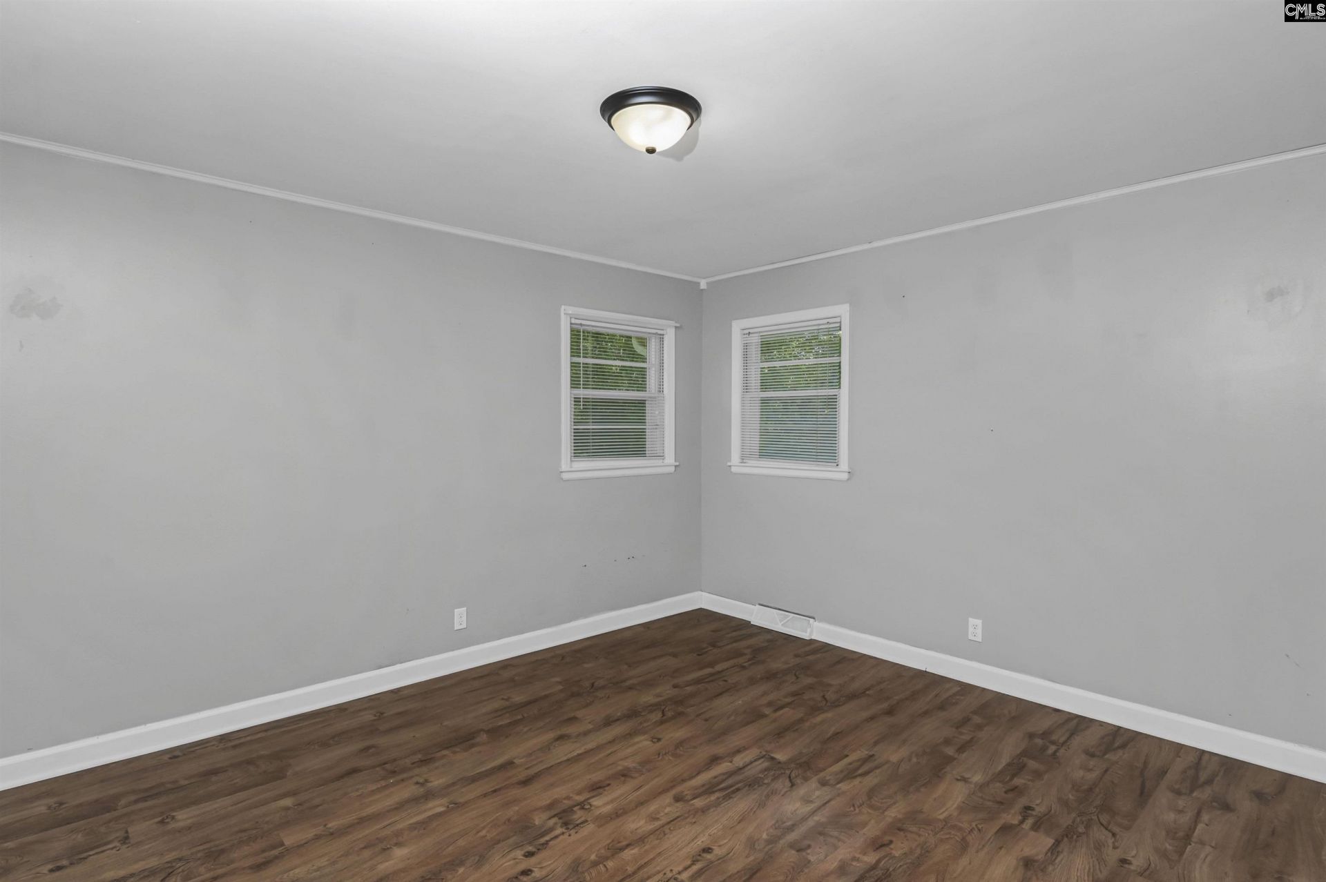 303 Nell Street  Photo 34