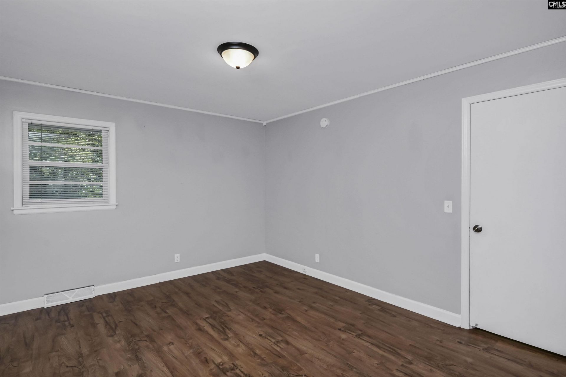 303 Nell Street  Photo 35