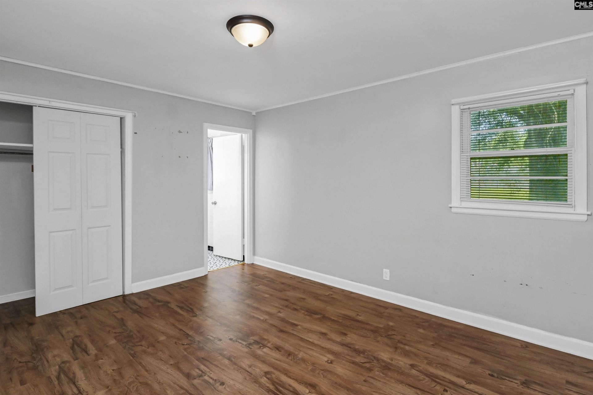 303 Nell Street  Photo 37