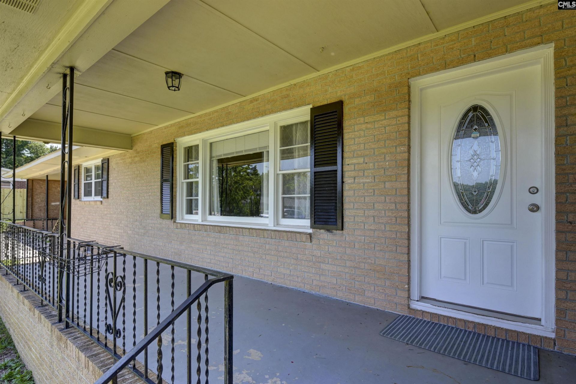 303 Nell Street  Photo 4