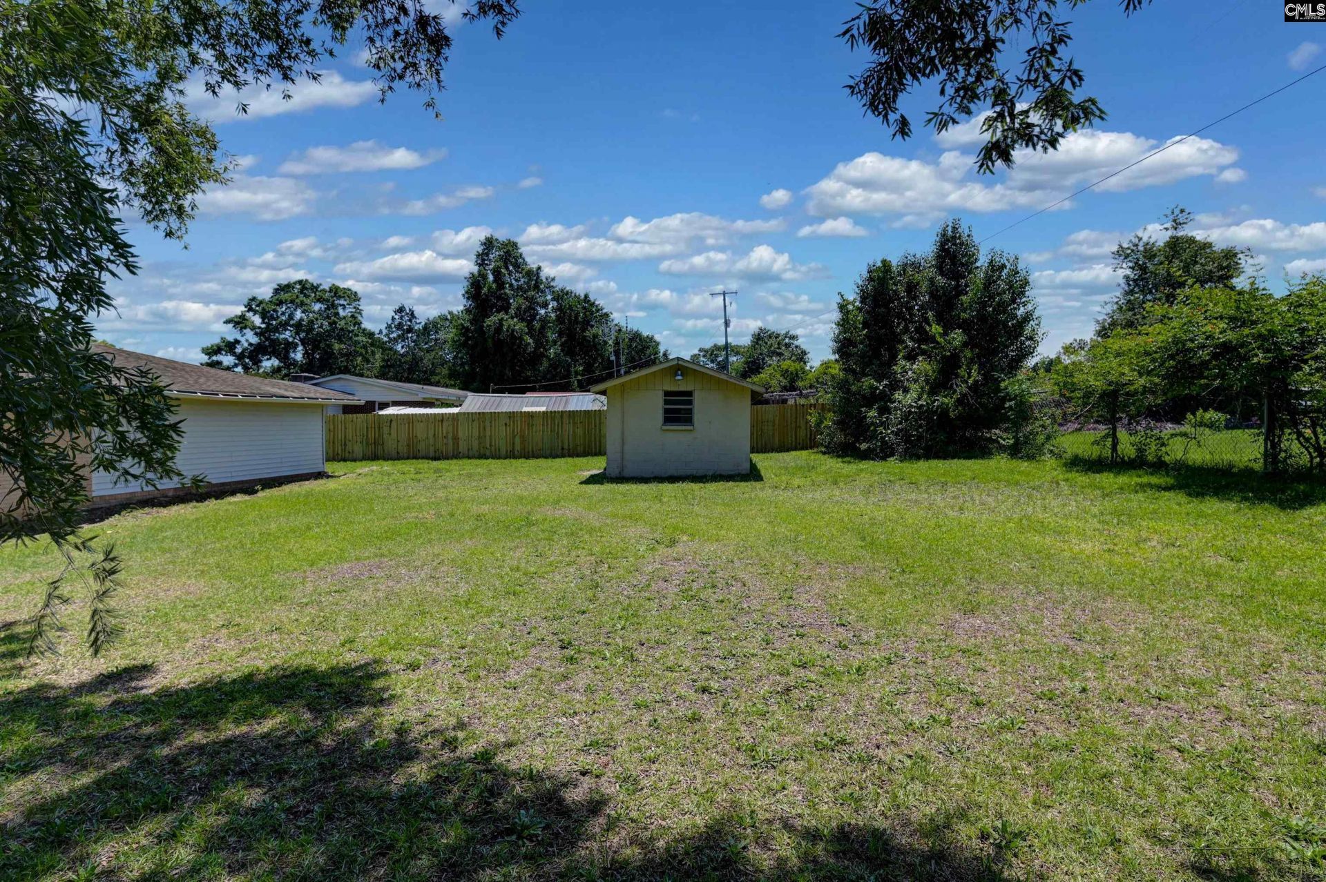 303 Nell Street  Photo 6