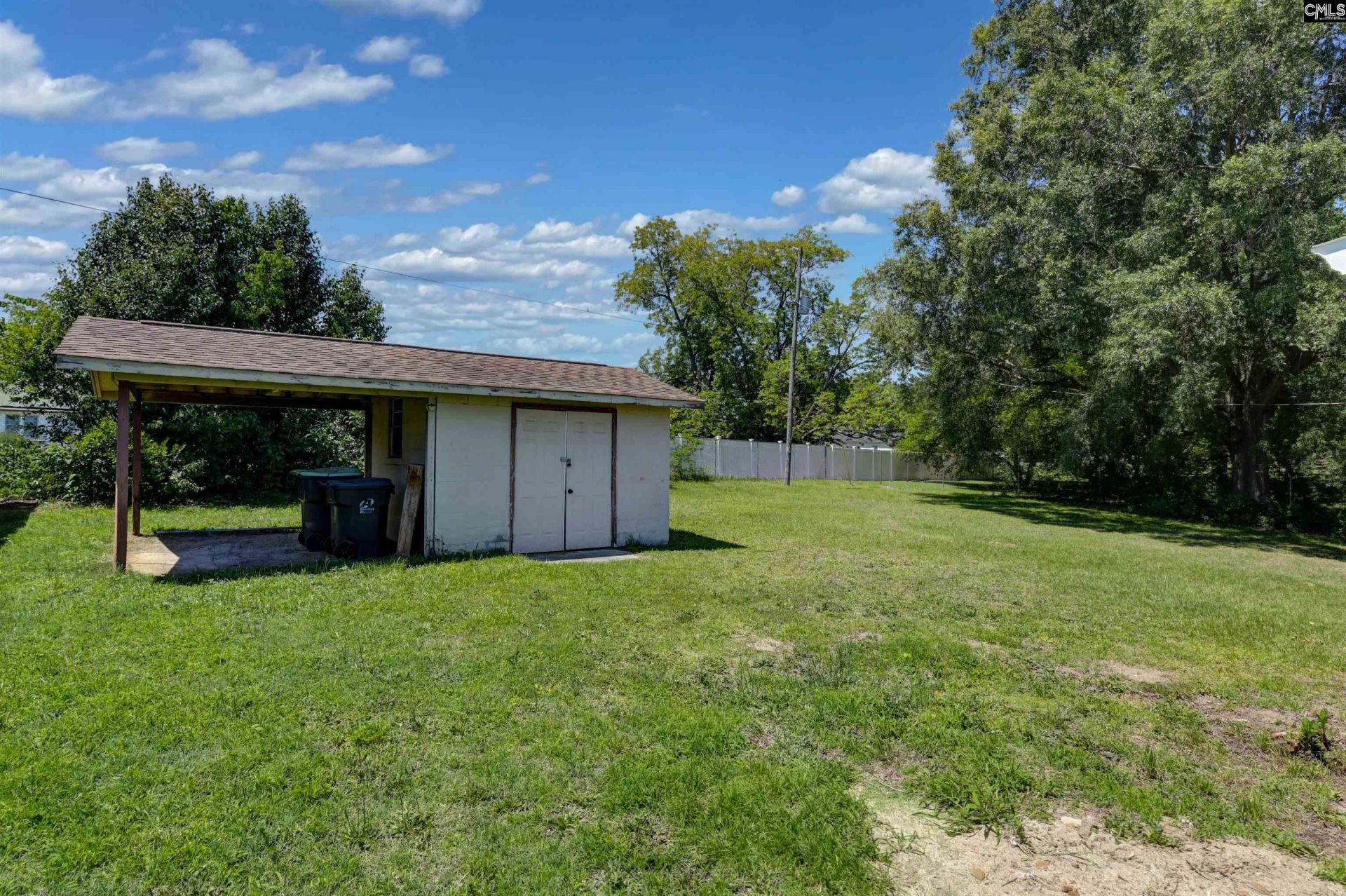 303 Nell Street  Photo 9