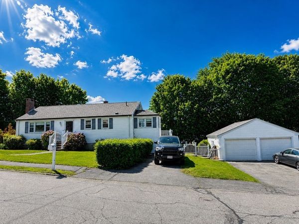 12 Seneca Rd, Woburn, MA 01801