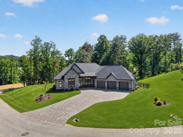 422 Ascension Valley , Horse Shoe, NC 28742