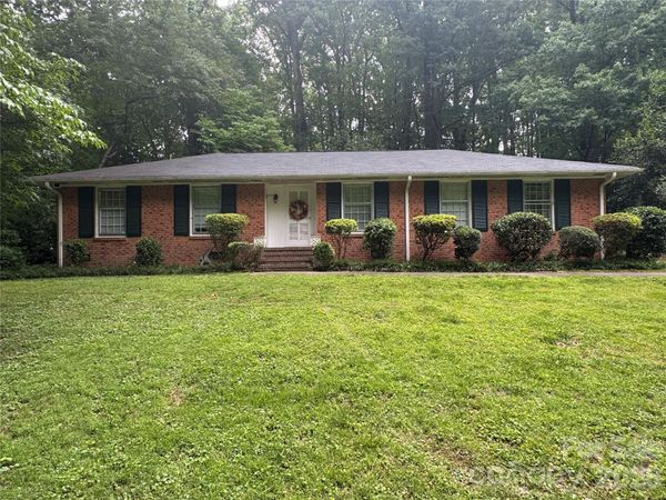 6824 Linda Lake Drive, Charlotte, NC 28215