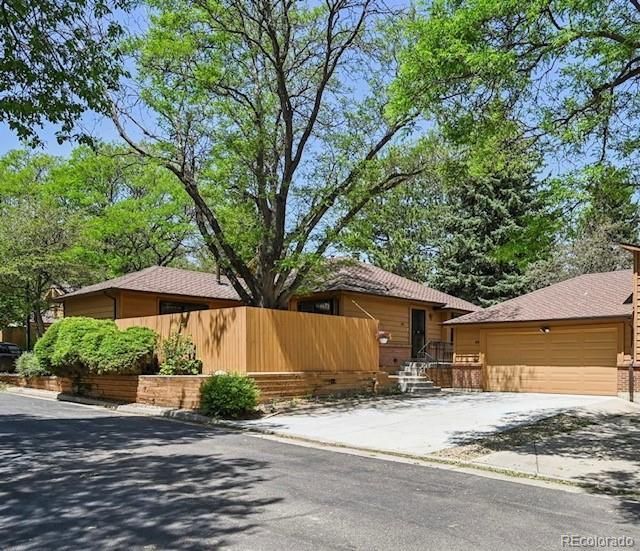 82 S Eagle Circle, Aurora, CO 80012 Main Photo