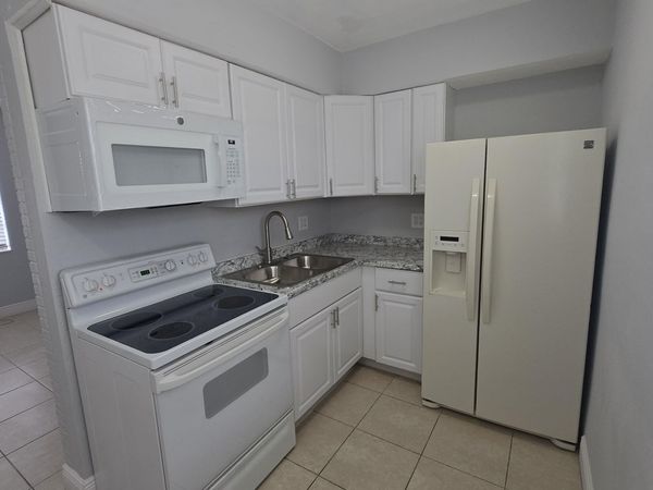 16951 NE 18th Avenue, Unit 14, Miami, FL 33162