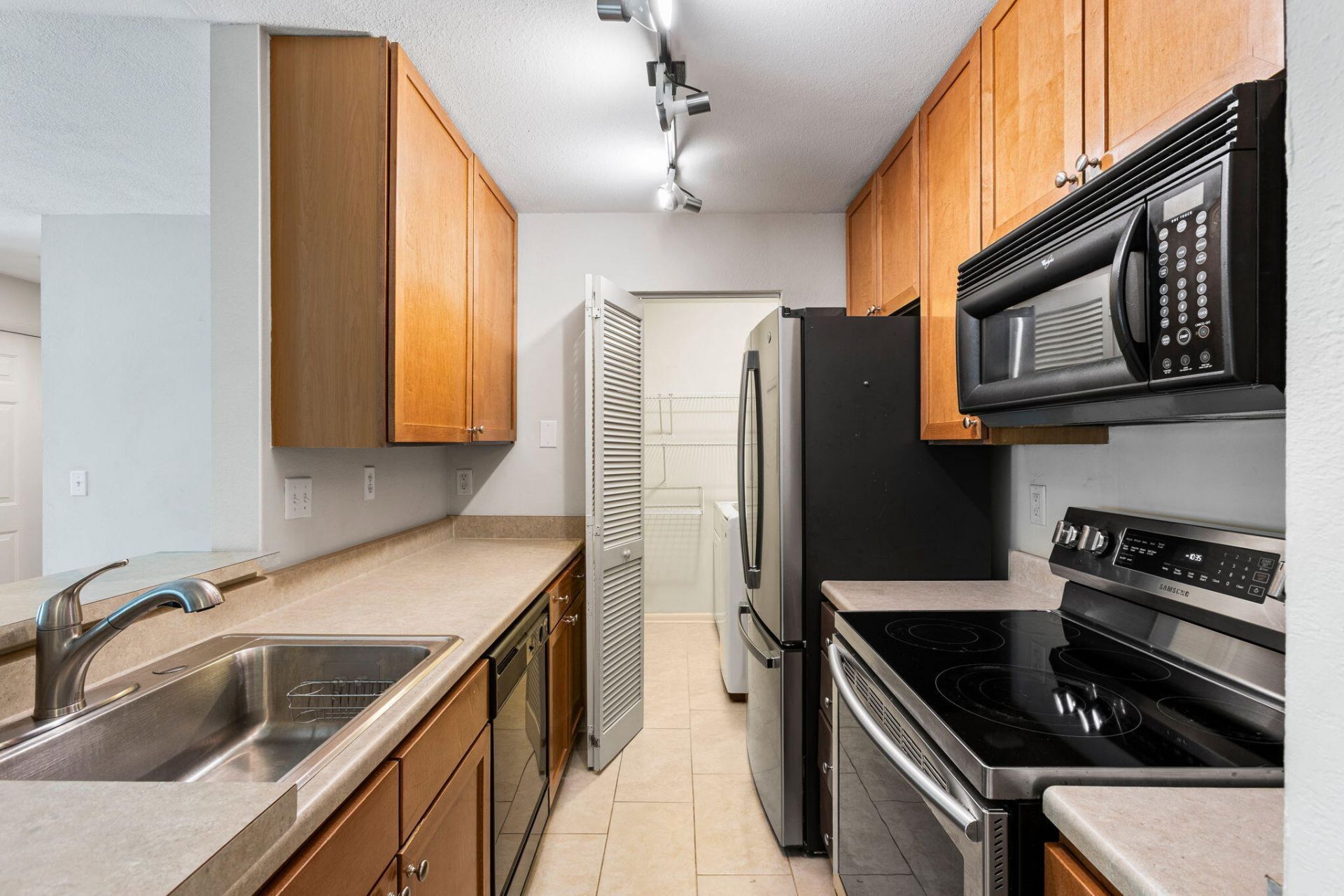 272 Alexandra Drive Photo 11